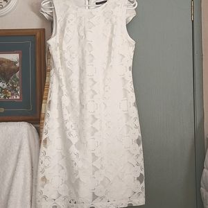 T H lacy white dress
